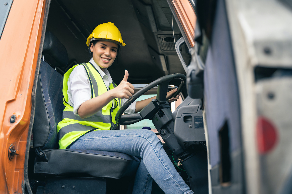 Female trucker istock  ronnachaipark  1417623279